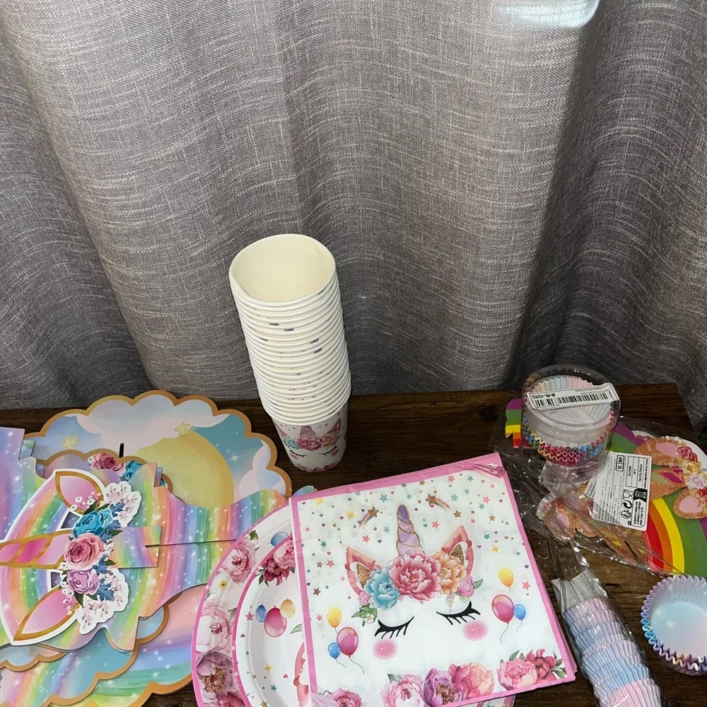 Unicorn Party Supplies Set - Pink and White